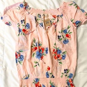 NWT Hollister Betty’s small light pink floral blouse top